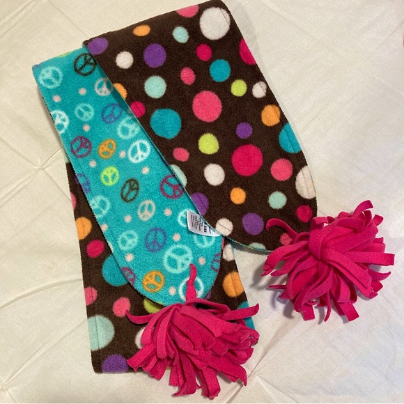 Reversible Fleece Hat & Scarf - Picture 3 of 9